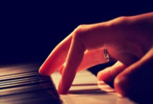 亿万28:AC米兰与罗马战成1-1,丰塞卡染红,赖因德斯破门,迪巴拉凌空斩.